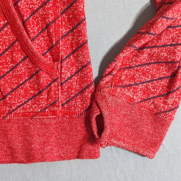 Volcom full zip hoodie women's size M (12) red with black stripes logo patch - Picture 10 of 13